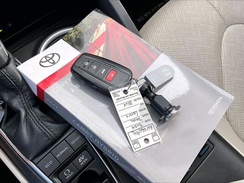 Used 2024 Toyota Camry XLE image 14