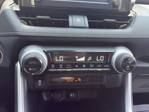Used 2019 Toyota RAV4 XLE AWD/4WD image 28