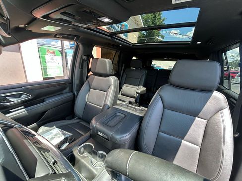 Used 2024 Chevrolet Tahoe Z71 w/ Luxury Package AWD/4WD image 11