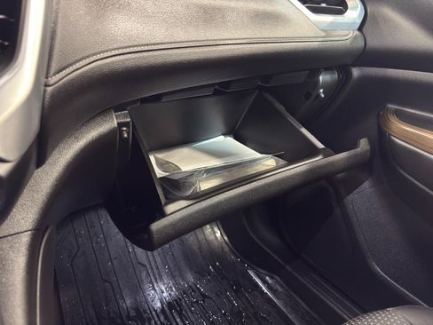 Used 2023 GMC Acadia SLE w/ Driver Convenience Package image 12