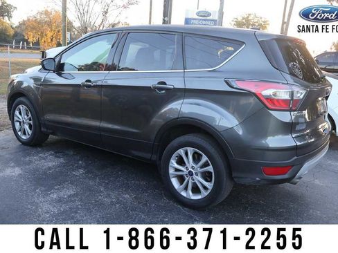 Used 2017 Ford Escape SE image 2