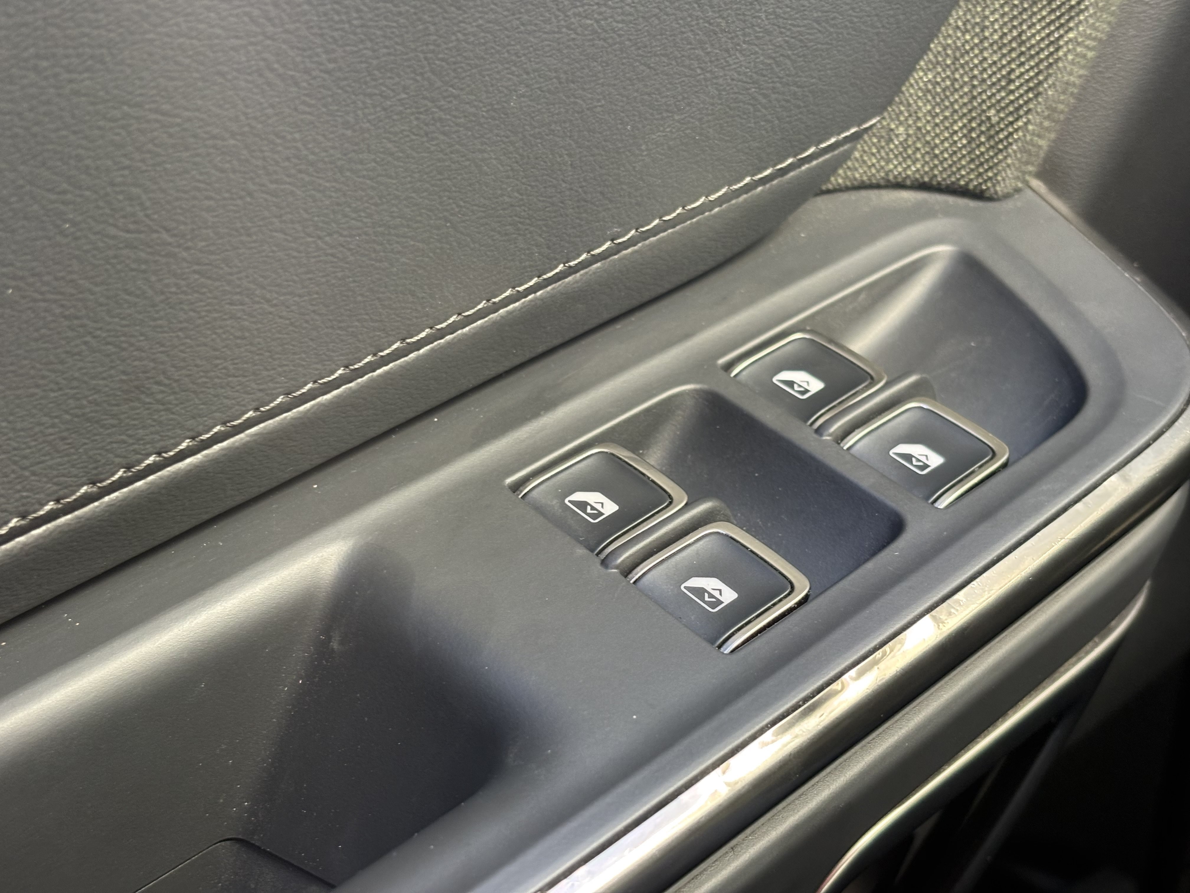 Used 2024 Rivian R1S Adventure Dual AWD/4WD image 22