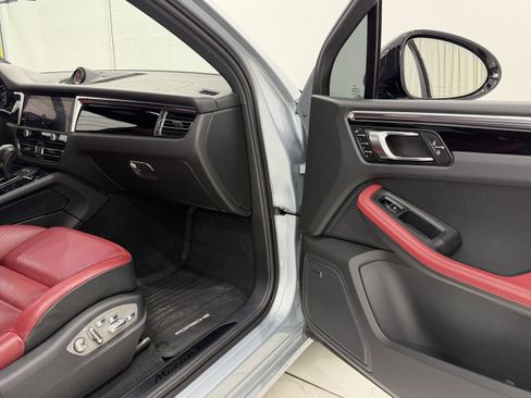 Certified 2024 Porsche Macan Turbo AWD/4WD image 22