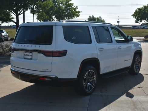 Used 2024 Jeep Wagoneer Series II w/ Flexible Seating Group AWD/4WD image 5