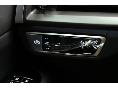 New 2026 Cadillac Vistiq Platinum image 30