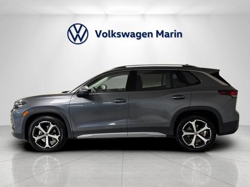 New 2026 Volkswagen Tiguan SE FWD image 2