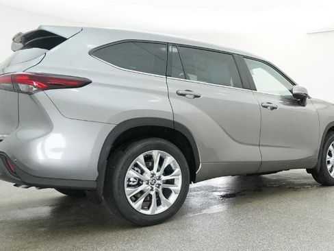 New 2026 Toyota Highlander Limited AWD/4WD image 13