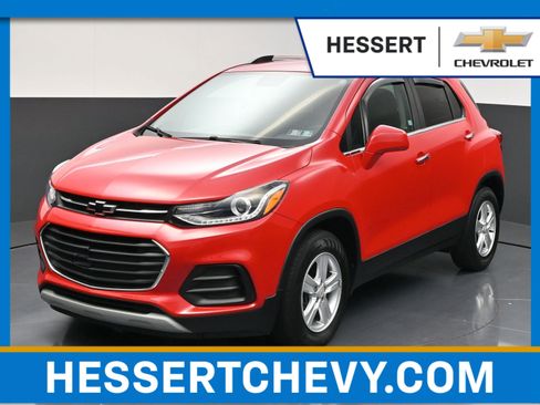 Used 2020 Chevrolet Trax LT w/ LT Convenience Package FWD image 1