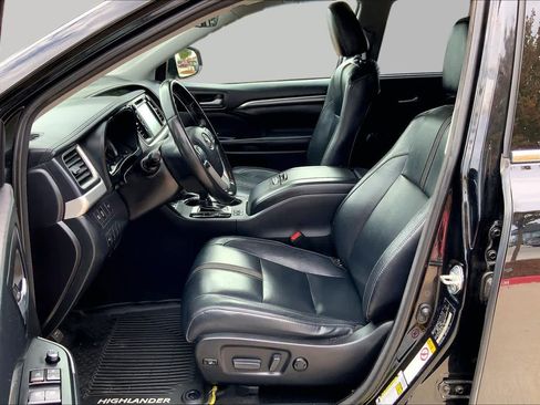 Used 2018 Toyota Highlander SE AWD/4WD image 8