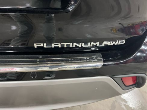 Used 2024 Toyota Highlander Platinum image 7