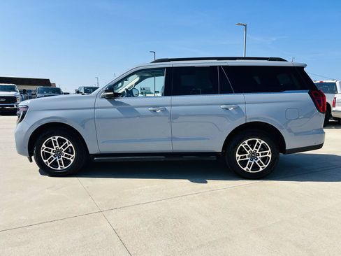 Used 2025 Ford Expedition Active AWD/4WD image 44