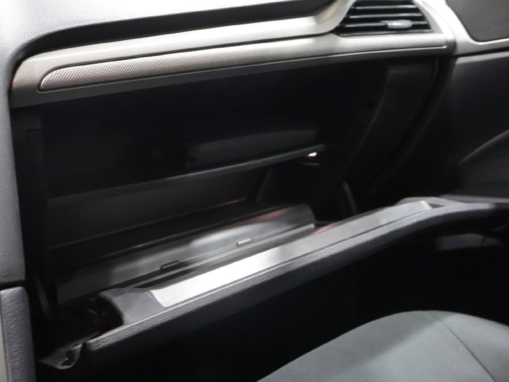 Used 2017 Ford Fusion SE FWD image 28