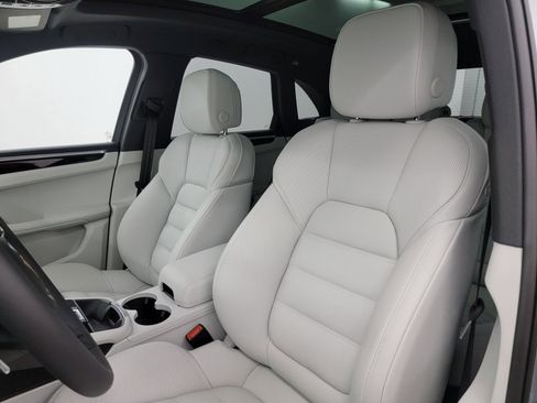 New 2025 Porsche Macan S image 5