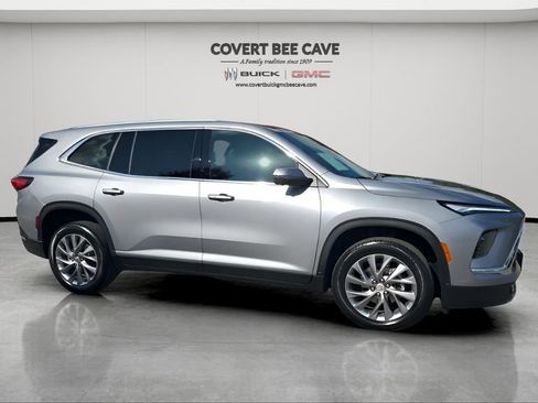 Certified 2025 Buick Enclave Preferred image 12