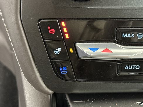 Used 2020 Ford Explorer Platinum w/ Premium Technology Package image 23