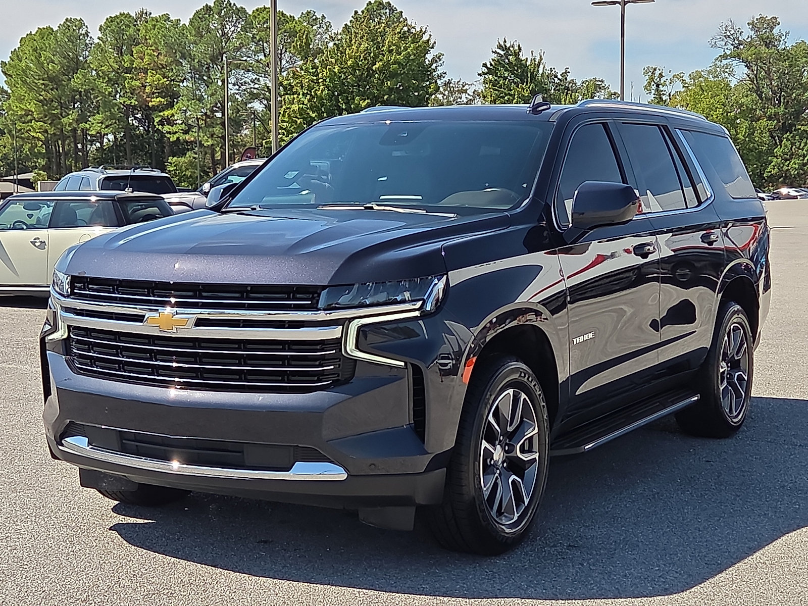 Used 2023 Chevrolet Tahoe LT AWD/4WD image 2