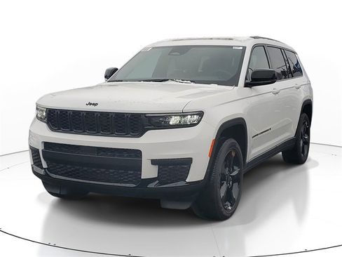 New 2025 Jeep Grand Cherokee L Altitude image 2