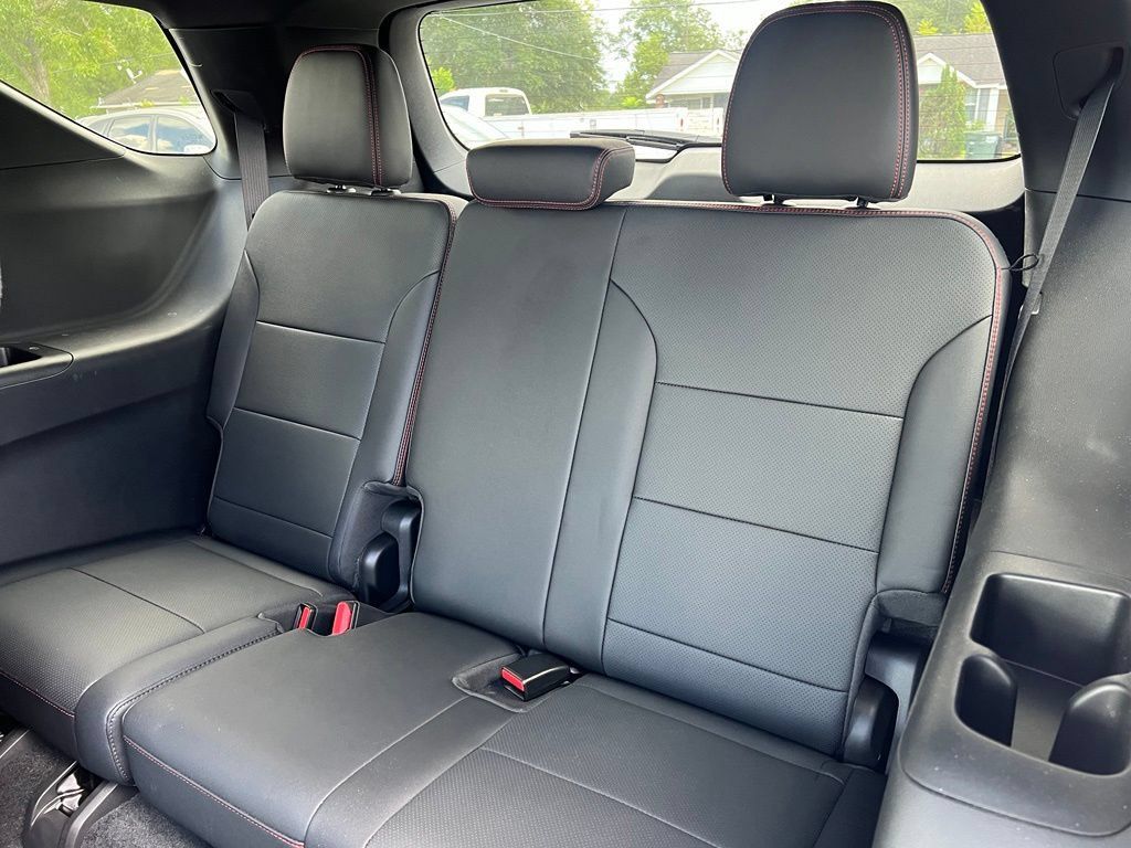 Used 2025 Chevrolet Traverse RS w/ LPO, Floor Liner Package FWD image 11