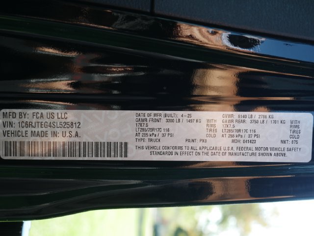 Used 2025 Jeep Gladiator Mojave AWD/4WD image 9