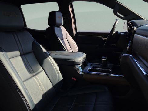 Used 2023 Chevrolet Silverado 1500 High Country w/ High Country Premium Package AWD/4WD image 15