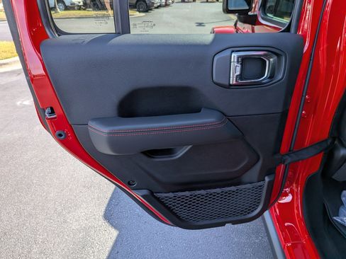 New 2026 Jeep Wrangler Unlimited Rubicon w/ Steel Bumper Group image 29