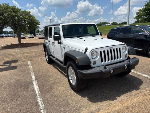 Used 2018 Jeep Wrangler Unlimited Sport S AWD/4WD image 3