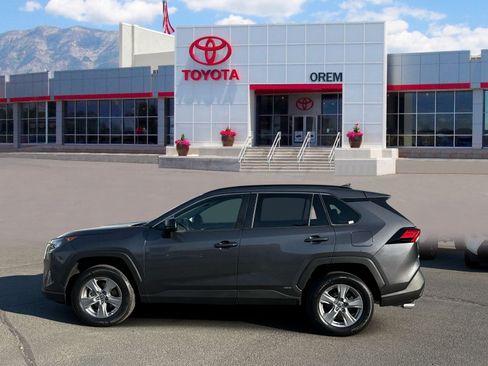 Used 2022 Toyota RAV4 LE AWD/4WD image 6
