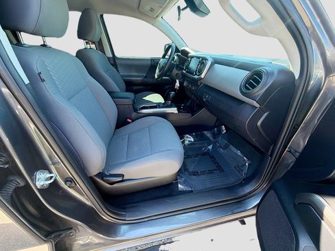 Used 2021 Toyota Tacoma SR5 w/ SR5 Appearance Package (SM) image 14
