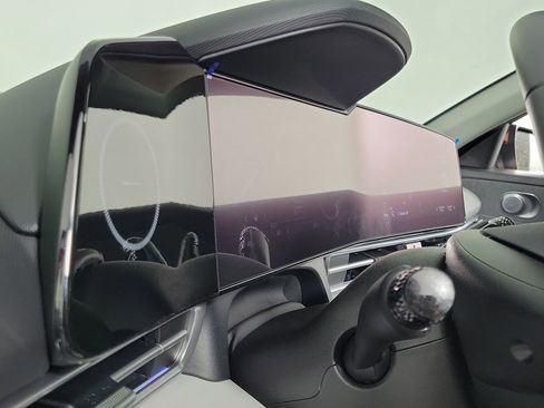 New 2025 Hyundai Elantra Limited image 13