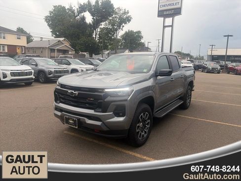Used 2023 Chevrolet Colorado Z71 w/ Z71 Convenience Package 2 AWD/4WD image 3