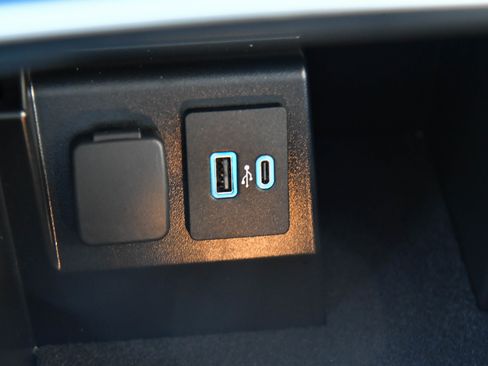 Used 2023 Ford Explorer ST-Line w/ Class IV Trailer Tow Package image 32