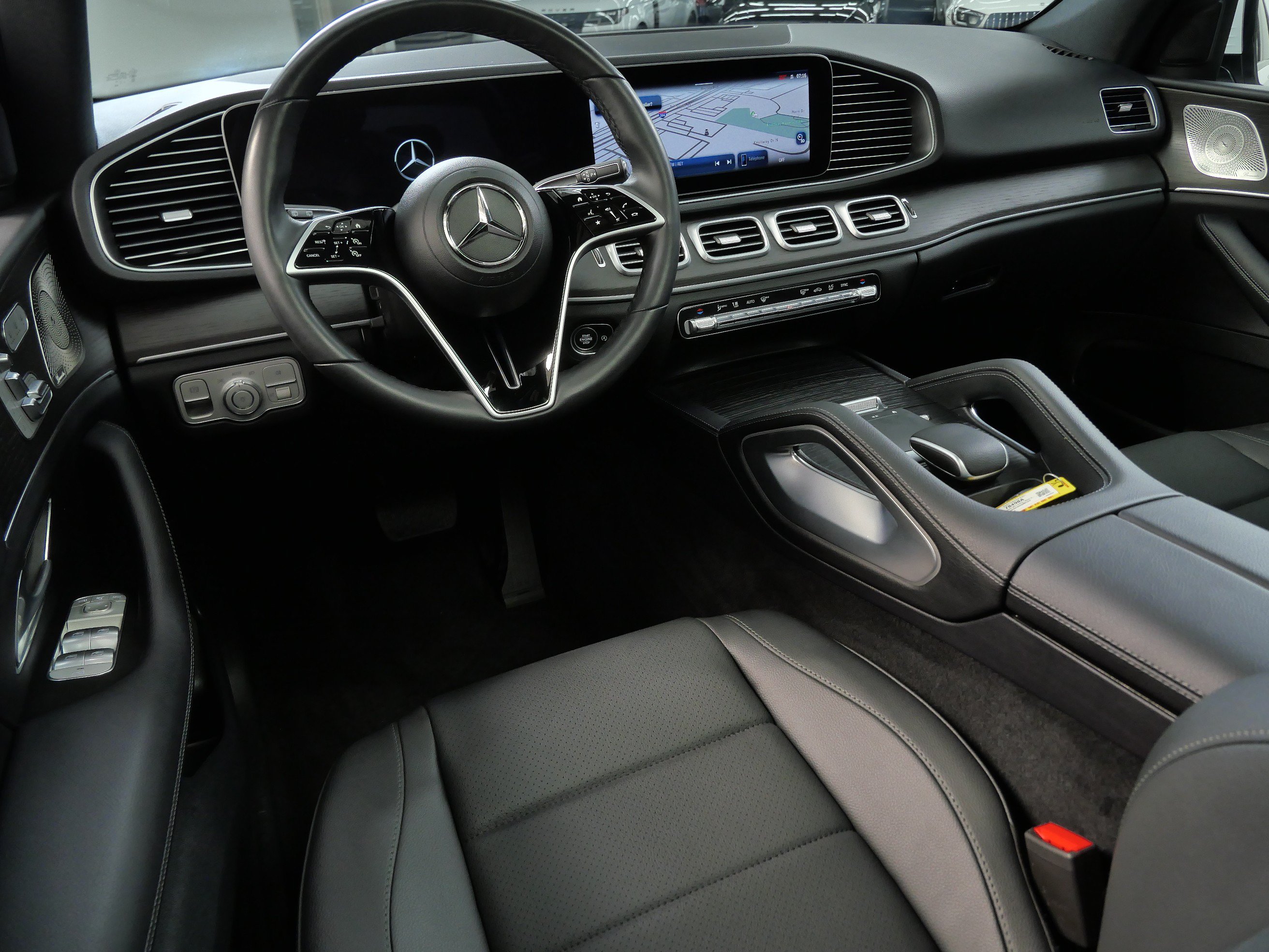 Used 2024 Mercedes-Benz GLE 350 4MATIC image 2