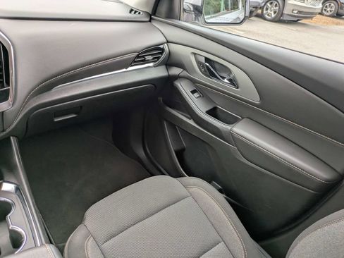 Used 2020 Chevrolet Traverse LT FWD image 19