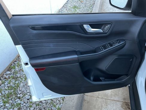 Used 2023 Ford Escape ST-Line image 12