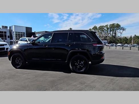 New 2026 Jeep Grand Cherokee Altitude RWD image 31