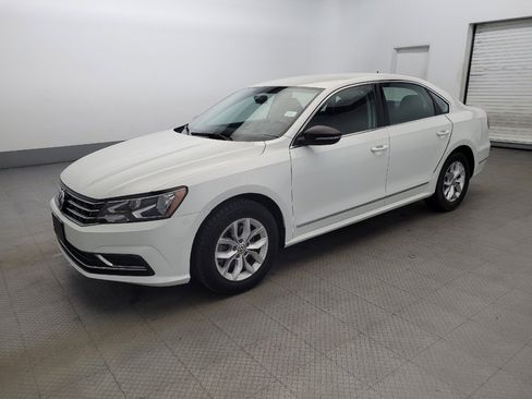 Used 2017 Volkswagen Passat 1.8T S image 2