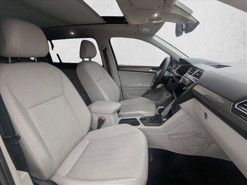 Used 2022 Volkswagen Tiguan SE image 22