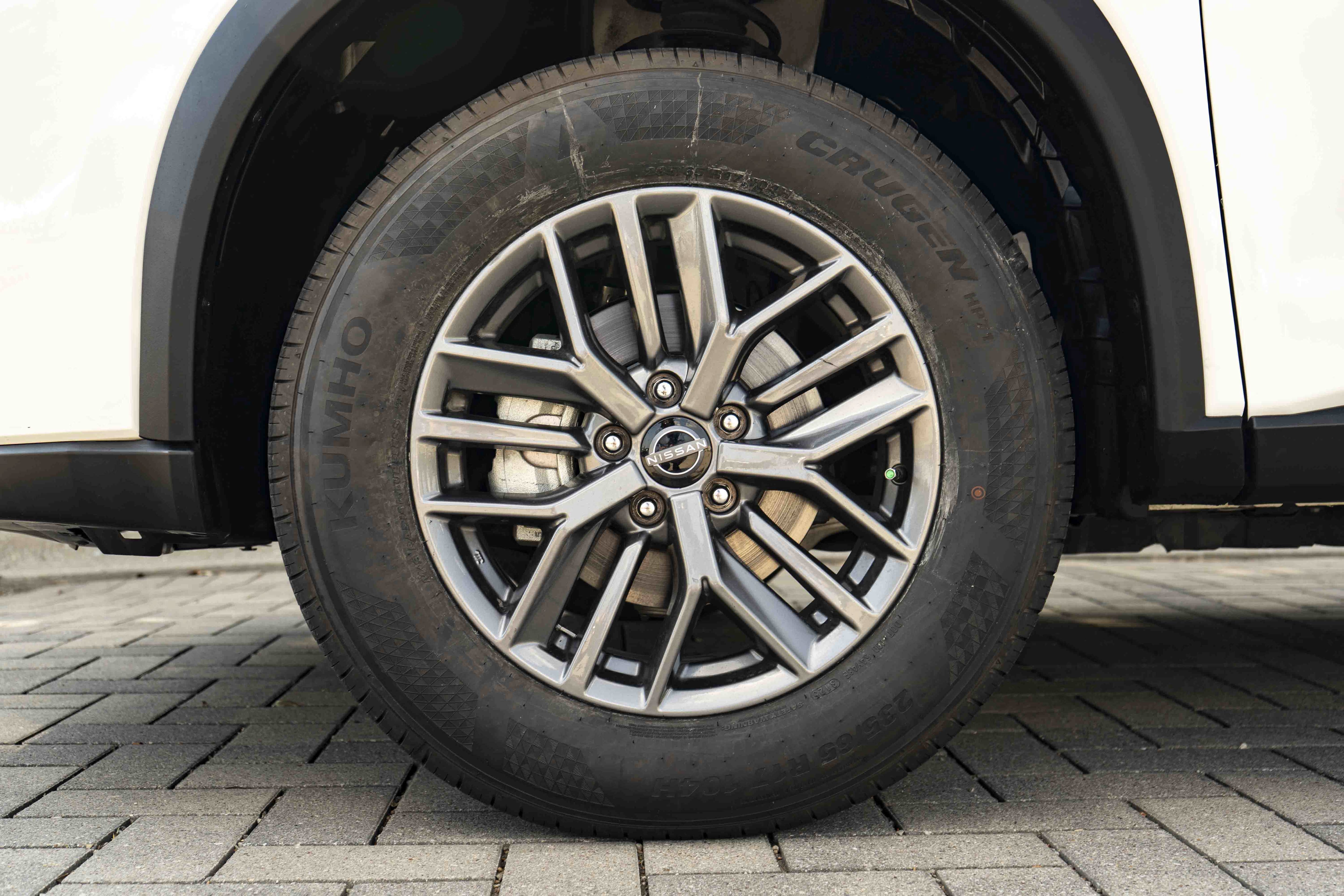 Used 2025 Nissan Rogue S FWD image 13