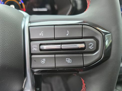 Used 2026 Chevrolet Colorado Z71 w/ Technology Package AWD/4WD image 29