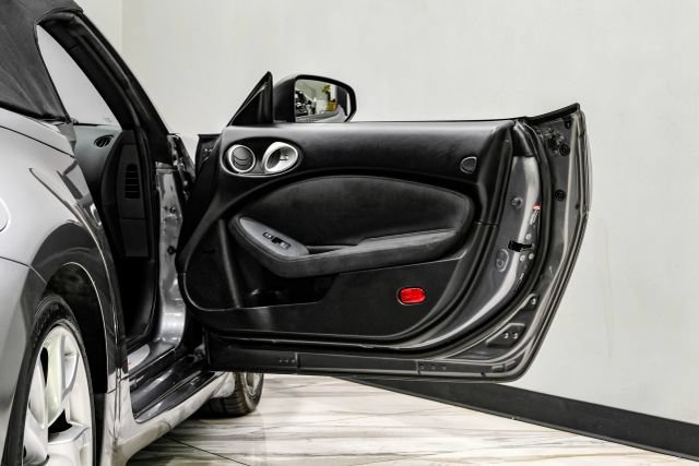 Used 2016 Nissan 370Z Touring Sport RWD image 42
