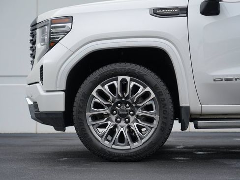 Used 2024 GMC Sierra 1500 Denali Ultimate AWD/4WD image 11