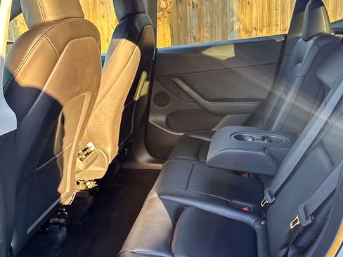 Used 2022 Tesla Model Y Performance image 33