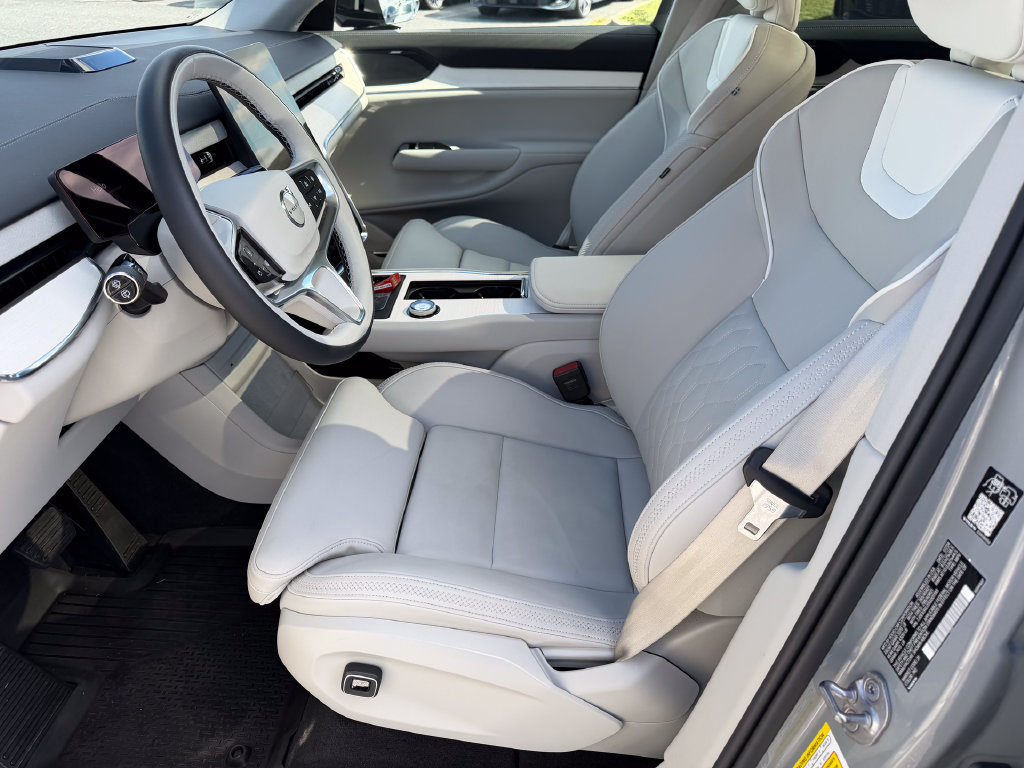 Certified 2025 Volvo EX90 Ultra AWD/4WD image 3
