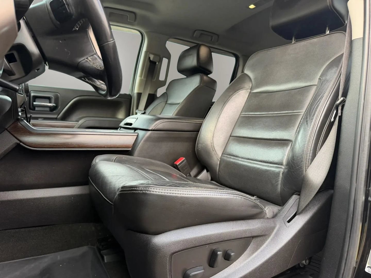 Used 2018 GMC Sierra 3500 Denali w/ Duramax Plus Package AWD/4WD image 11