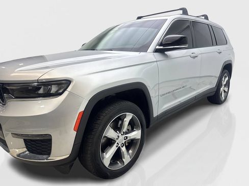 Used 2022 Jeep Grand Cherokee L Limited AWD/4WD image 11