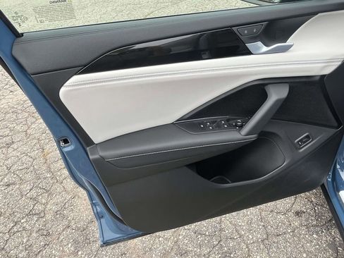 New 2026 Volkswagen Tiguan SEL R-Line AWD/4WD image 12