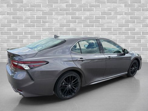 Used 2024 Toyota Camry XSE FWD image 4