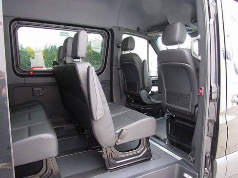 Used 2023 Mercedes-Benz Sprinter 2500 image 20