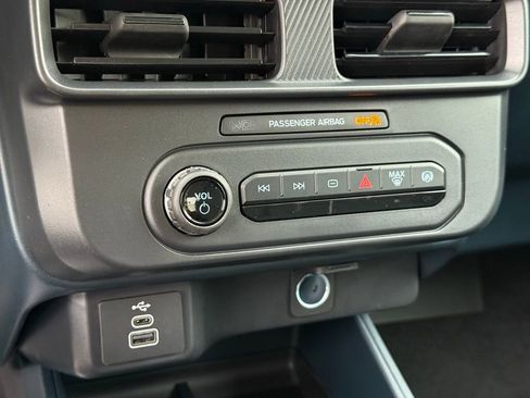 New 2025 Ford Maverick XL image 9