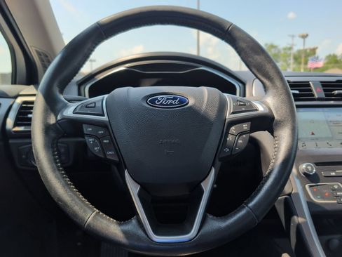 Used 2017 Ford Fusion SE w/ Fusion SE Technology Package AWD/4WD image 11
